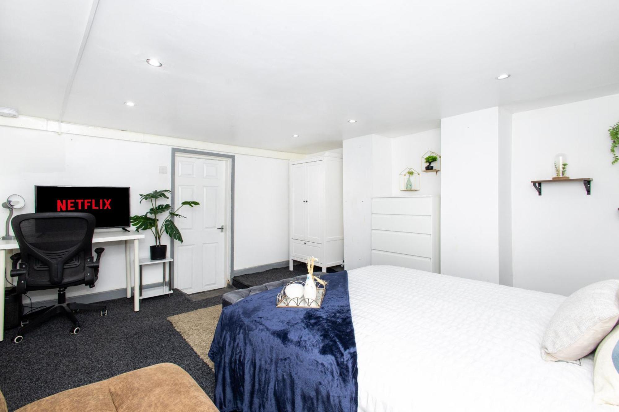 Exclusive - Close To Centre, Contactless Entry, Free Parking, Wifi & Netflix Appartement